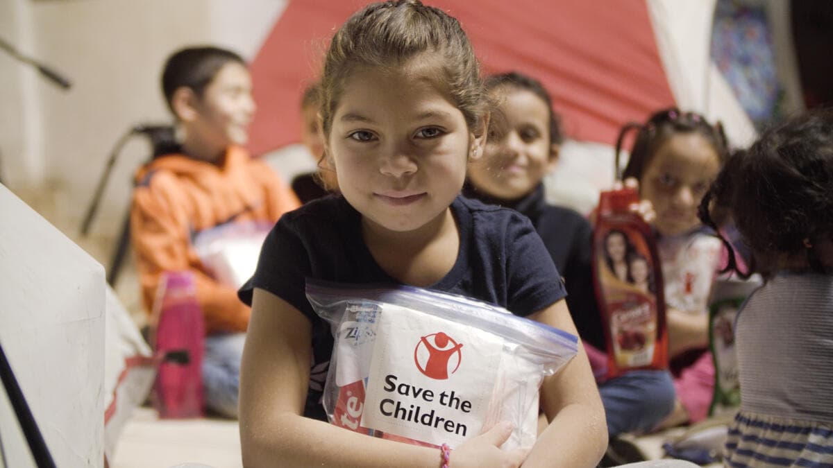 Children with UNICEF backpacks
