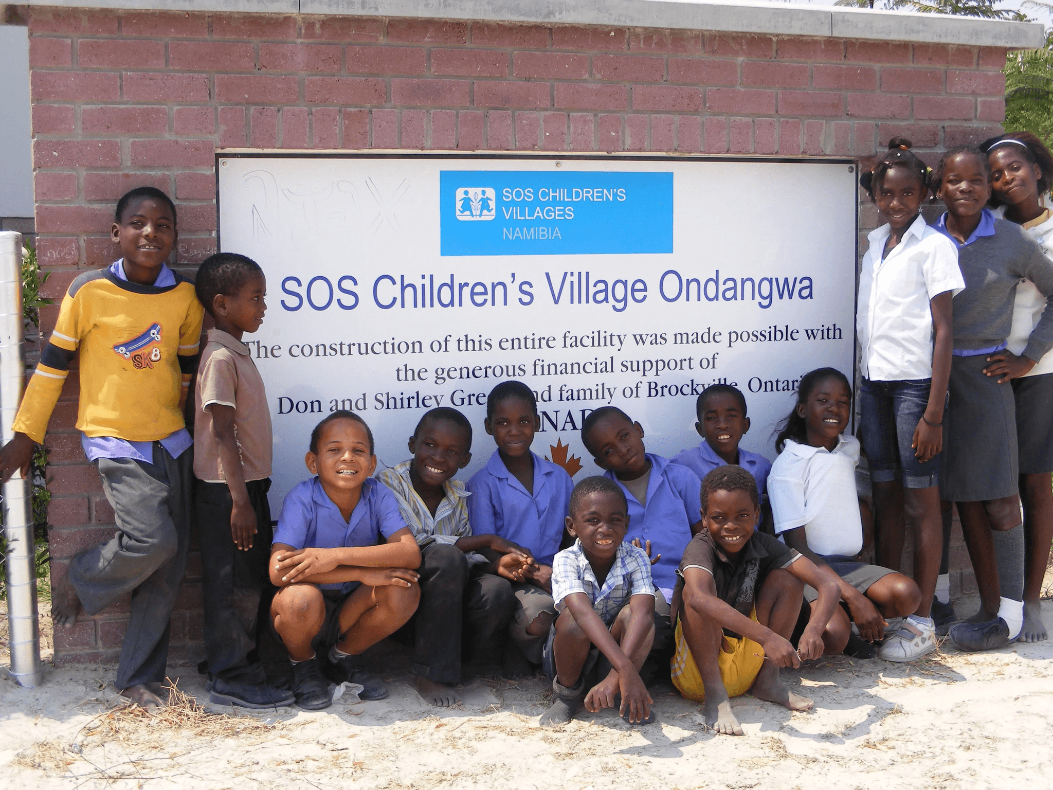 Children with UNICEF backpacks