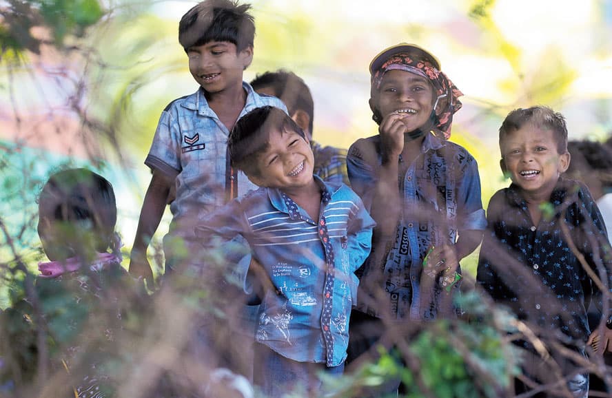 Children with UNICEF backpacks